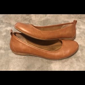Women’s Vintage 7 Eight tan ballet flats size 8.5
